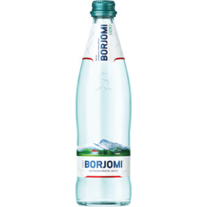 Natürliches Mineralwasser mit Kohlensäure