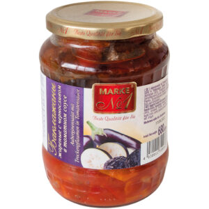 Auberginensalat mit Trockenpflaumen in Tomatensauce